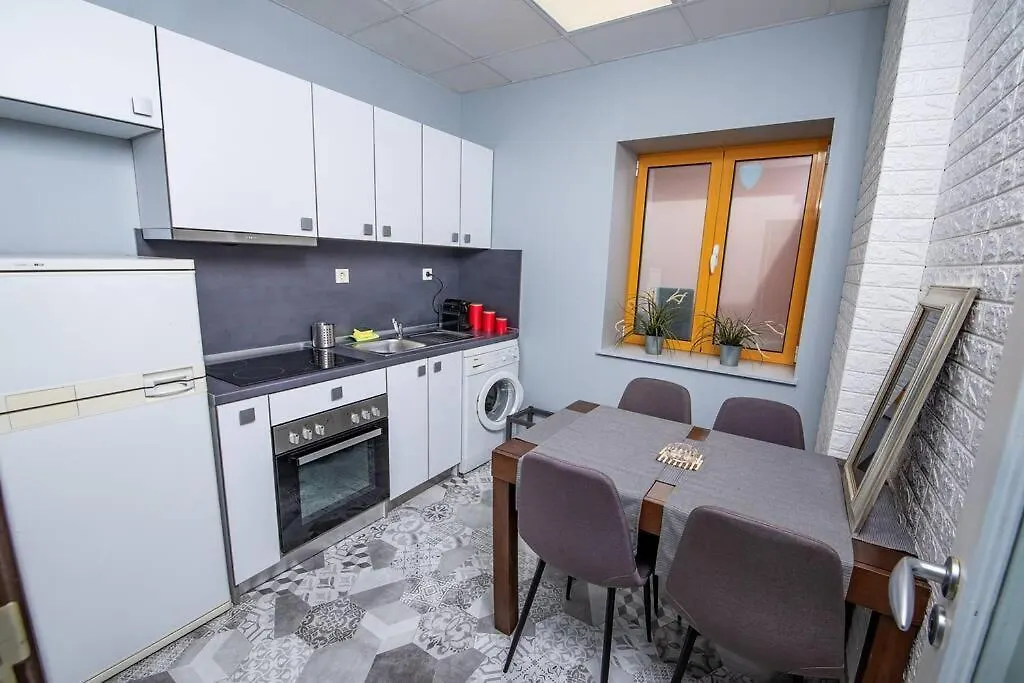 Huge Stylish Apartment Monroe 1 / City Centre Filibe 0*,