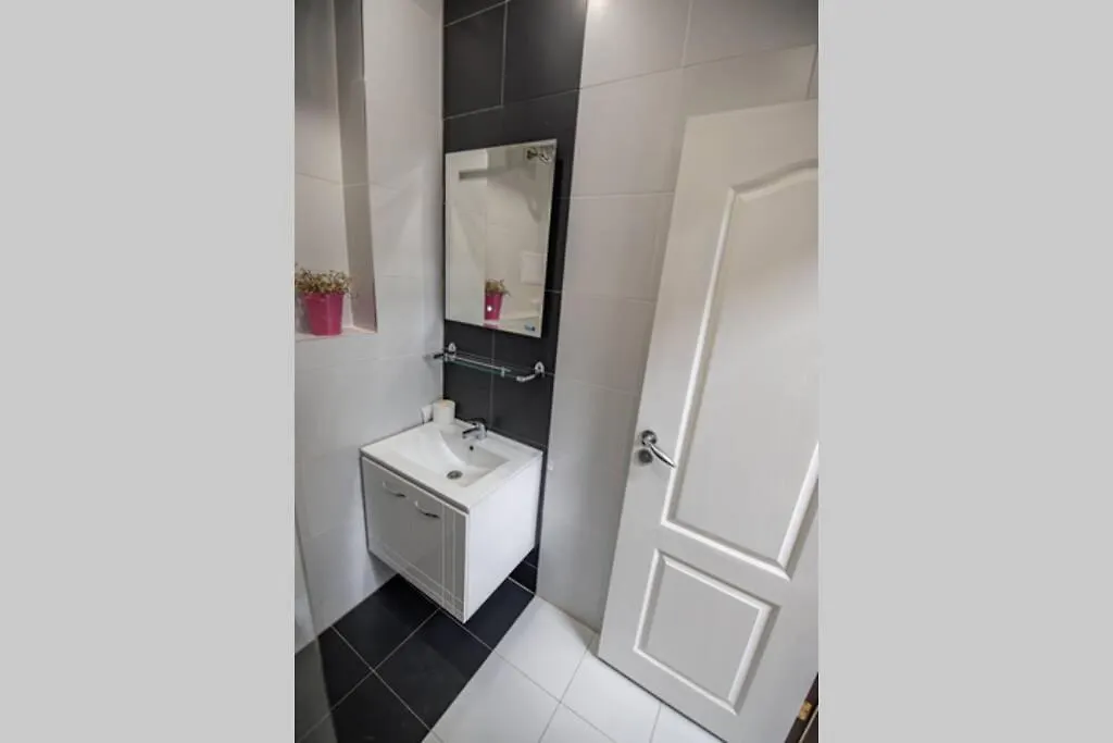 Huge Stylish Apartment Monroe 1 / City Centre Filibe